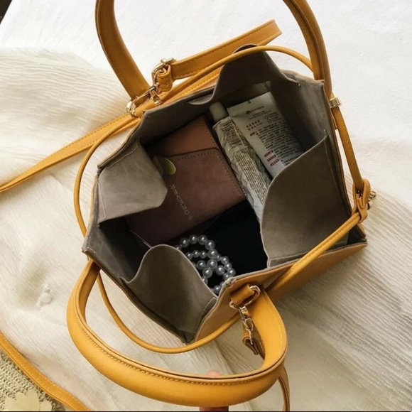 ‼️ 2 LEFT ‼️ The Pyramid Clutch - Picture 3 of 8